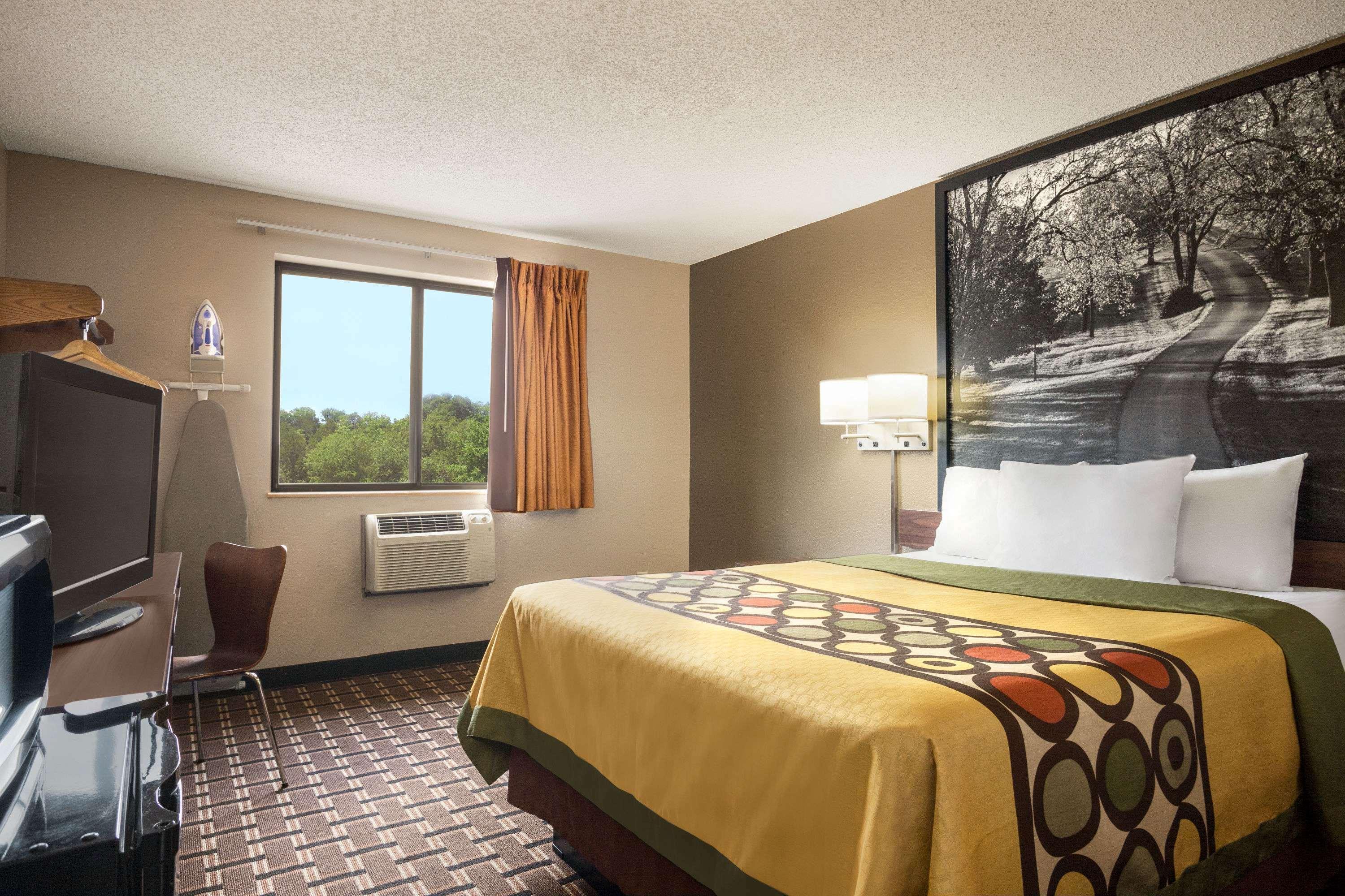 Super 8 By Wyndham Mayfield Exterior photo