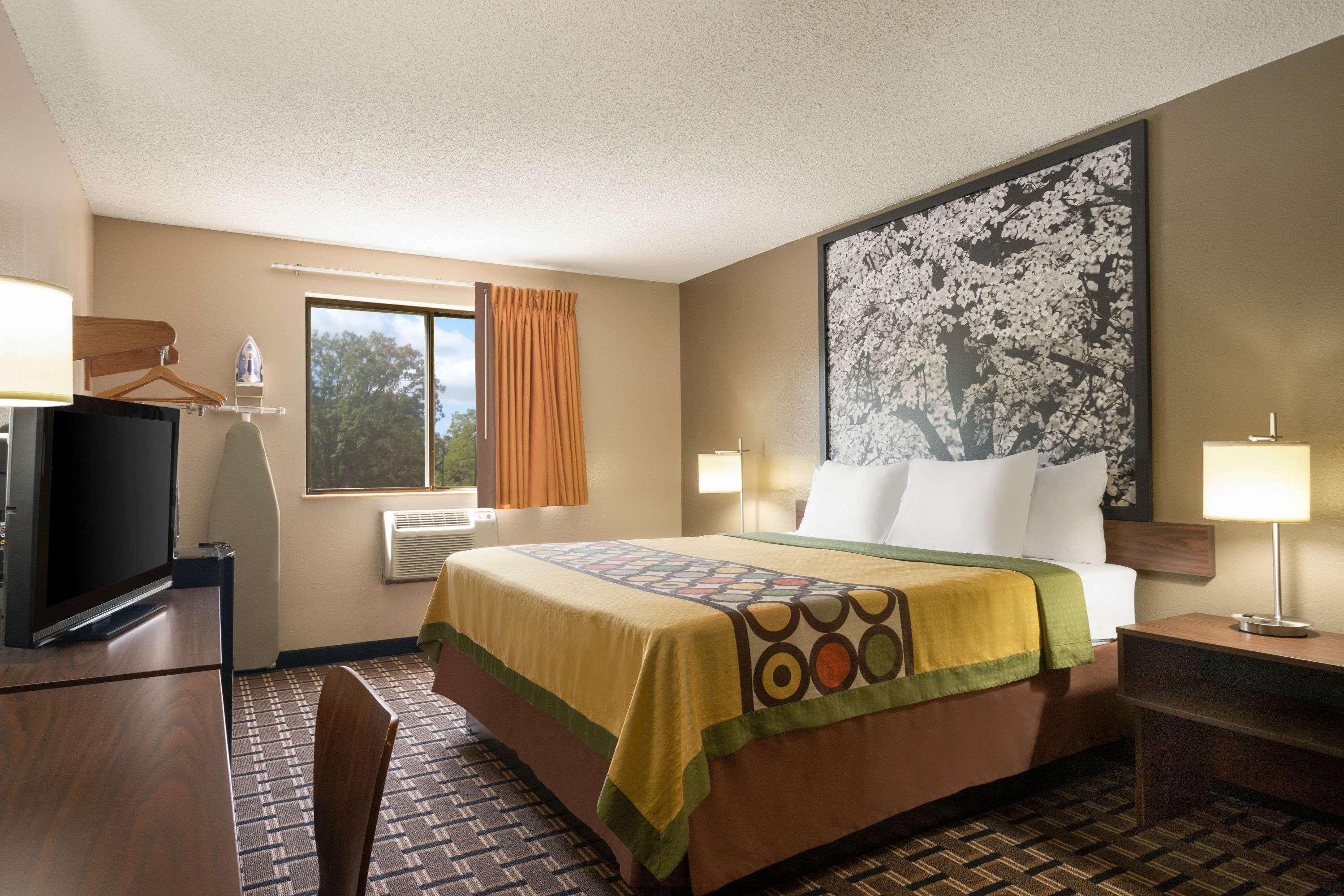 Super 8 By Wyndham Mayfield Exterior photo