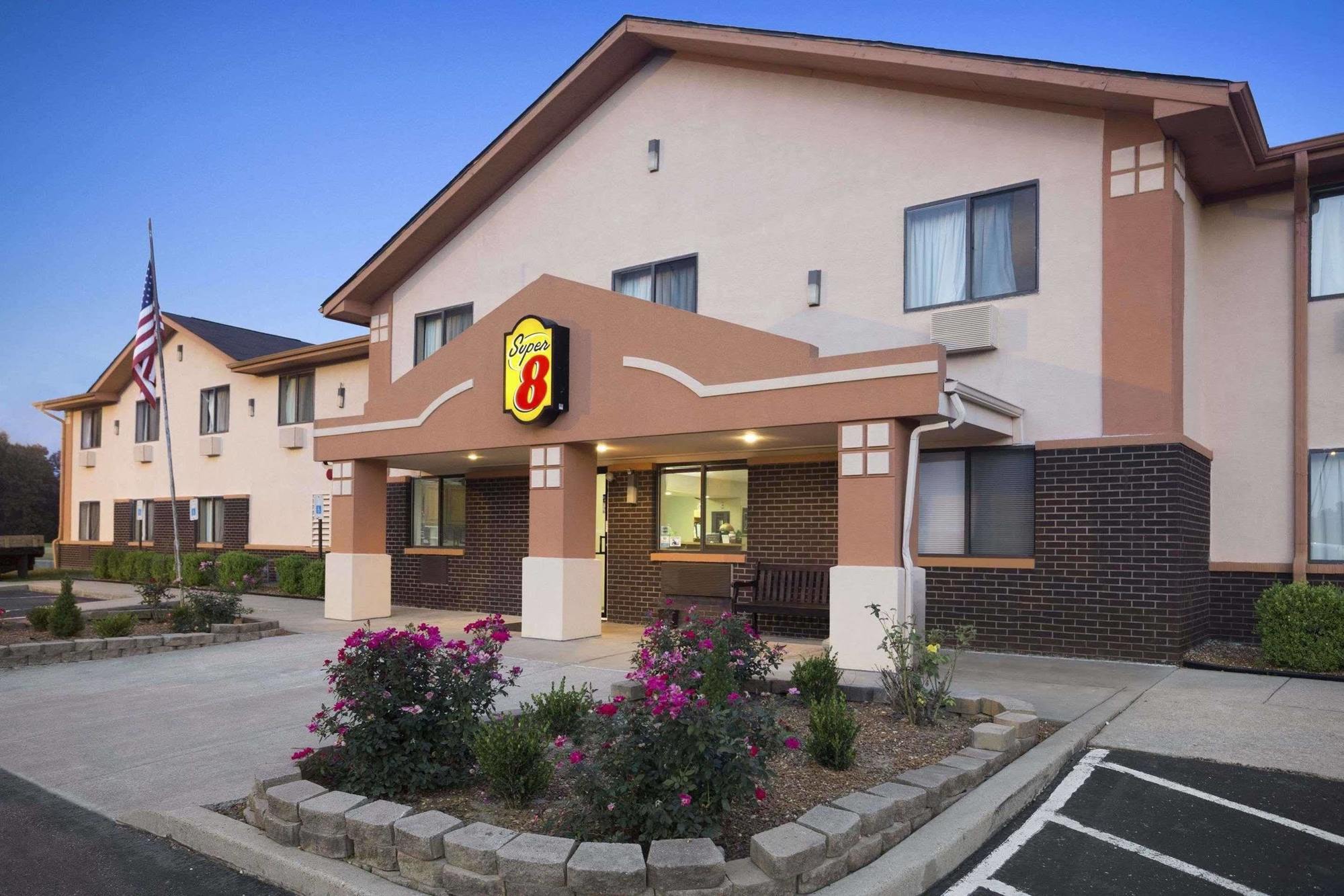 Super 8 By Wyndham Mayfield Exterior photo
